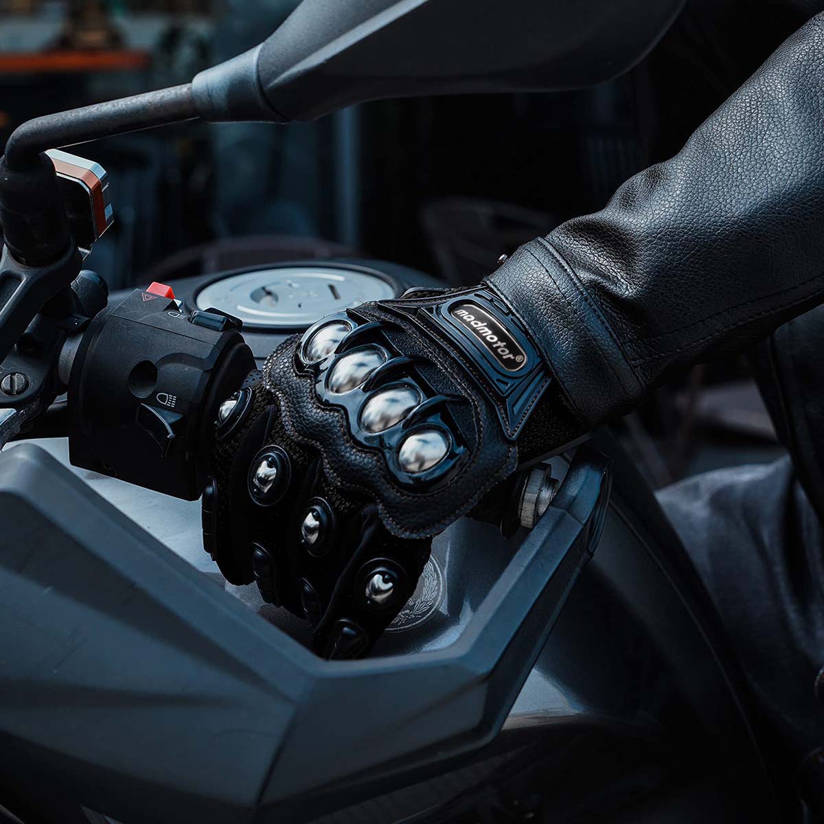 thumbnail video image 2 of Madmotor Half-Finger, Steel Outdoor Knuckle L, Red Alloy Steel Motorcycle for Men Motorcycle Gloves, 2 of 9